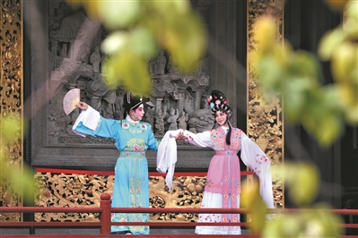 廣州粵劇藝術博物館萬福臺，海內外粵劇愛好者以曲會友。（資料圖） 
