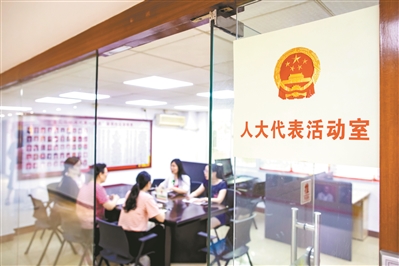 三級代表工作平臺的建立，真正實現(xiàn)代表聯(lián)系群眾“零距離”。