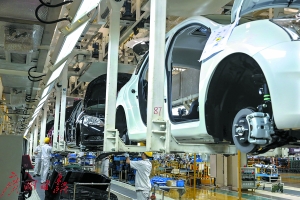 日本三大汽車(chē)巨頭均在廣州設(shè)立工廠。圖為東風(fēng)日產(chǎn)生產(chǎn)車(chē)間（資料圖片）。
