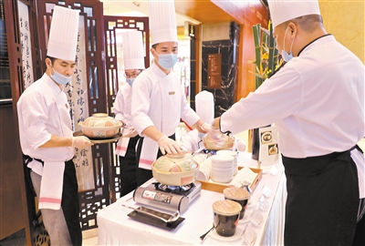  博古斯世界烹飪大賽2018亞太區(qū)選拔賽賽前新聞發(fā)布會(huì)在東方賓館舉行，發(fā)布會(huì)后東方賓館的午餐會(huì)也別具特色。