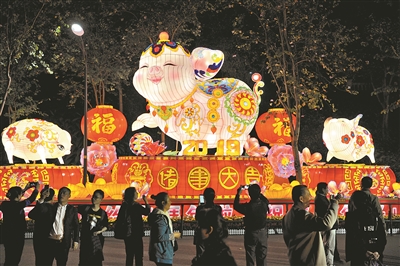 越秀花燈 廣州日?qǐng)?bào)全媒體記者楊耀燁 攝