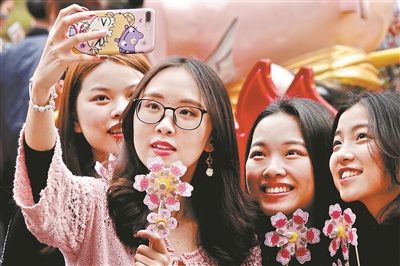 笑靨如花 廣州日?qǐng)?bào)全媒體記者莫偉濃 攝