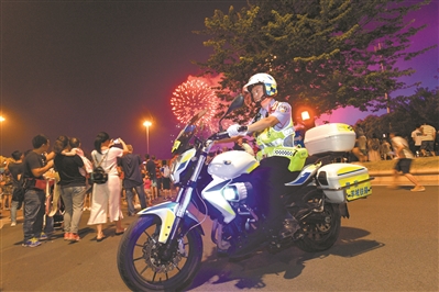 廣州交警全警出動(dòng)，全力保障道路安全有序。