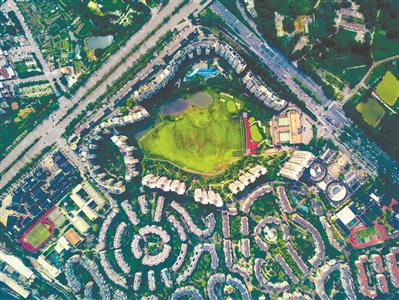 南國奧林匹克花園,大片的綠地,讓人們既能運動,也能放空自己。
