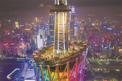 廣州塔高600米，塔頂摩天輪是俯瞰城市風(fēng)景的勝地。