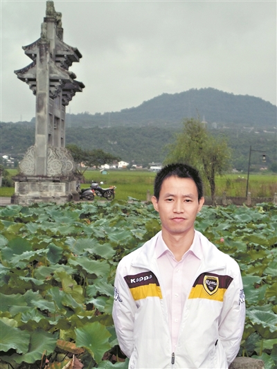 我是一名共產(chǎn)黨員，在彈簧行業(yè)工作，要做到像彈簧一樣保持彈性，要有能屈能伸的樂觀態(tài)度、自強不息的拼搏精神。 ——張春新