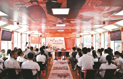廣州客輪公司推出的紅色教育主題珠江旅游航線在天字碼頭啟航。