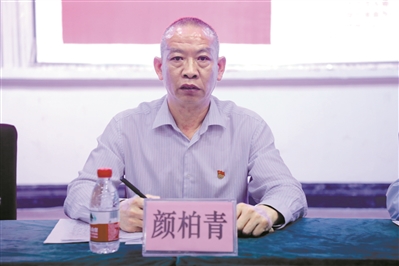 顏柏青：全國勞動(dòng)模范、黃埔區(qū)環(huán)衛(wèi)美化服務(wù)中心拓展二部副部長、工會(huì)副主席