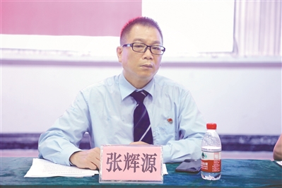 張輝源：全國交通運(yùn)輸系統(tǒng)勞動(dòng)模范、白云出租汽車集團(tuán)有限公司出租車駕駛員