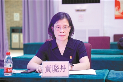 黃曉丹：廣州市勞動(dòng)模范、廣州白云山明興制藥有限公司總工程師
