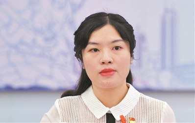 市人大代表、珠村實業(yè)有限公司三資交易辦專員潘映珊：建議將垃圾分類納入國民教育體系