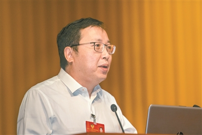 市政協(xié)委員、民建廣州市委員會專職副主委冼聰穎：將減免租金完成情況列入企業(yè)領(lǐng)導(dǎo)人績效考核