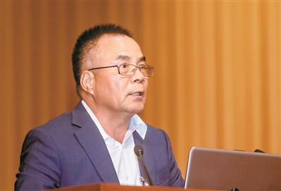 市政協(xié)委員、廣州市工商聯(lián)副主席王錦榮：建立基金助力民營制造業(yè)應(yīng)對風(fēng)險