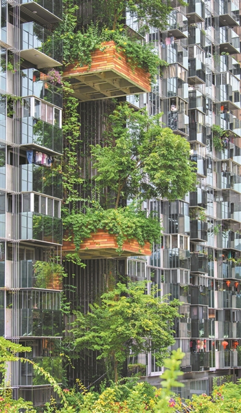 新式垂直綠化理念，不會(huì)讓植物完全遮蔽建筑，相反，設(shè)計(jì)師會(huì)留出對(duì)流風(fēng)口，讓建筑冬暖夏涼。