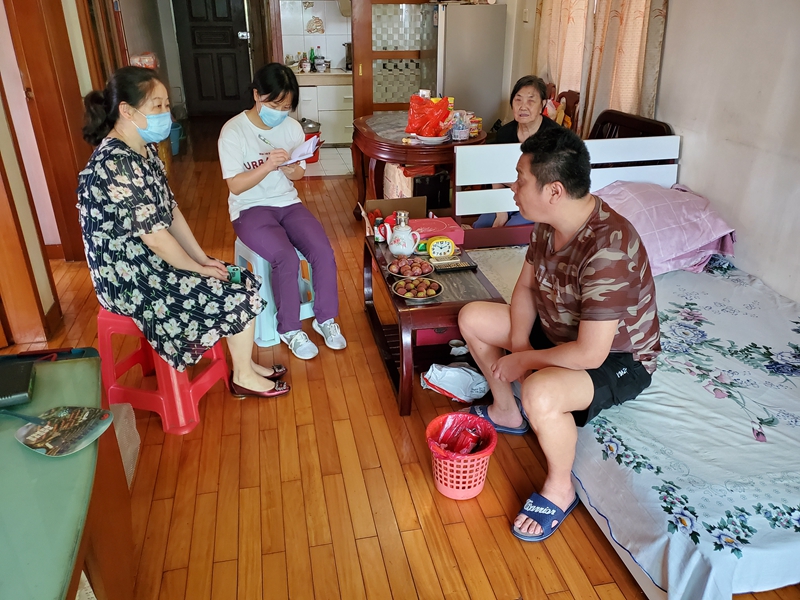 社工小組上門了解情況1.jpg