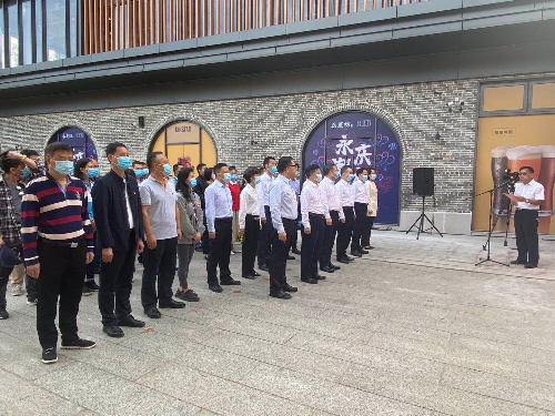 多寶街黨工委書記盧波同志主持永慶坊黨群服務驛站揭牌儀式.jpg