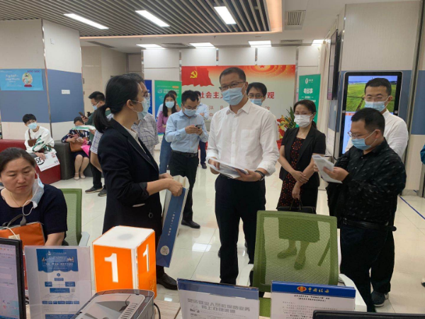 11月4日市大灣區(qū)辦陳建榮常務(wù)副主任率隊(duì)赴越秀區(qū)調(diào)研信用工作.jpg
