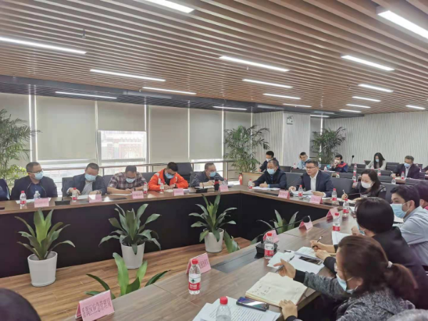 2月4日市大灣區(qū)辦陳建榮常務副主任主持召開2020年油氣管道保護工作總結(jié)和2021年工作部署專題會議.jpg