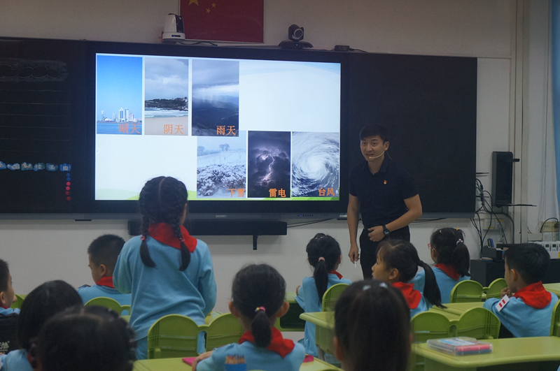 圖５　廣州市越秀區(qū)文德路小學呂恒老師通過智慧閱讀平臺上科學課.jpg