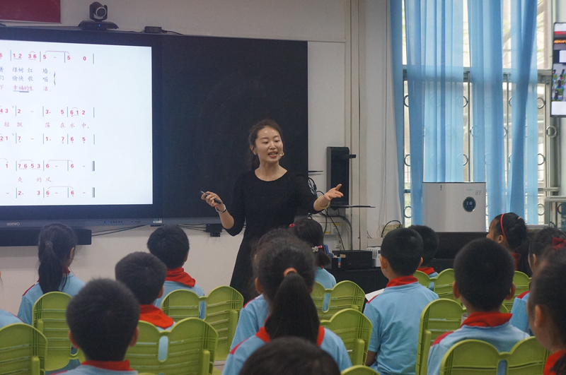 圖６　北京小學大連經濟技術開發(fā)區(qū)華潤海中國分校王亞元老師上音樂課.jpg