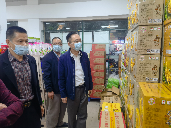 1月20、21日市糧管中心主任郭志健帶隊開展春節(jié)前儲備糧“兩個安全”和保供穩(wěn)市檢查工作.jpg