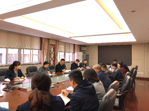 1月26日市大灣區(qū)辦常務副主任兼市發(fā)展改革委副主任牟治平主持召開營商環(huán)境專題座談會.jpg