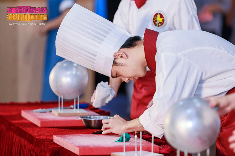 學生刀工表演.jpg