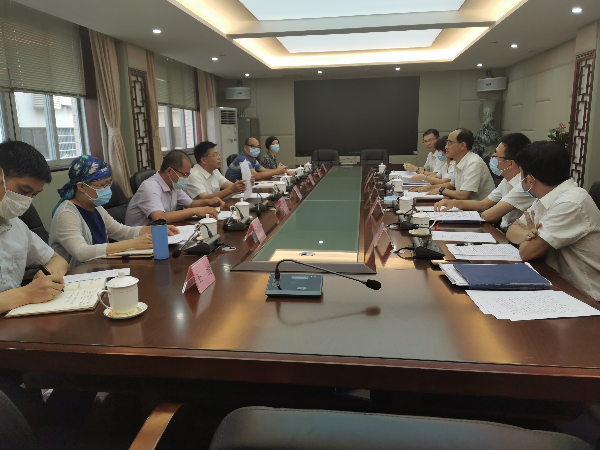 7月19日市發(fā)展改革委副主任周青峰會(huì)見廣州供電局總經(jīng)理張忠東一行.jpg