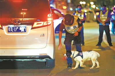 廣州交警開展涉車違法犯罪專項(xiàng)整治統(tǒng)一行動(dòng)