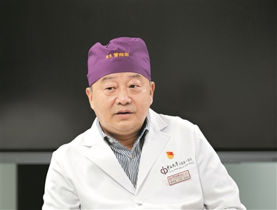 “最美醫(yī)生”管向東：14次出征拯救生死