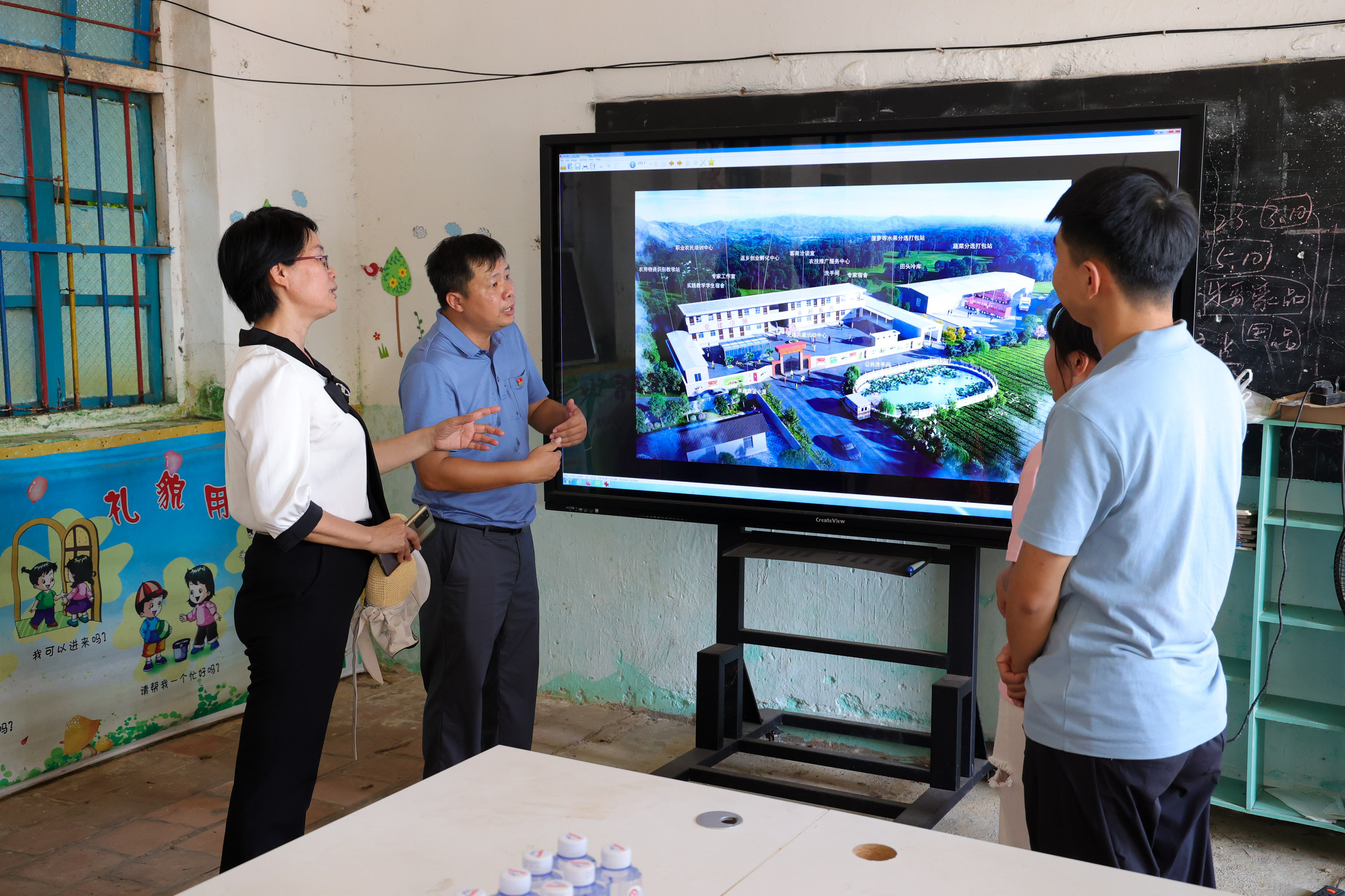 ■工作隊(duì)計(jì)劃將廢棄小學(xué)改造建設(shè)為黨建共建活動(dòng)中心、專家工作室等設(shè)施。.JPG