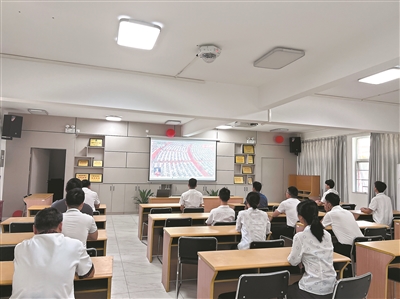 廣州各大國企員工認(rèn)真學(xué)習(xí)黨的二十大報(bào)告