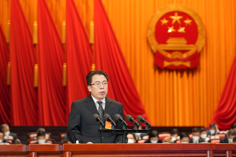 市人大常委會主任王衍詩作常委會工作報告