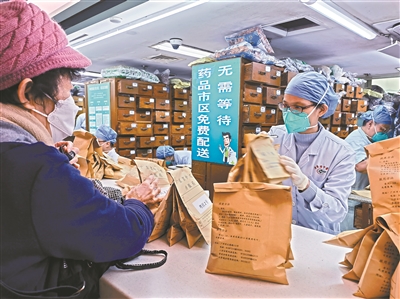 抗疫三年來(lái)廣州中醫(yī)藥力量發(fā)揮了重要作用——居家治療調(diào)理 中醫(yī)也有良方