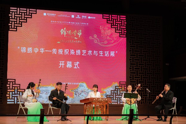 “錦繡中華——傳統(tǒng)織染繡藝術與生活展”廣州文化館開展