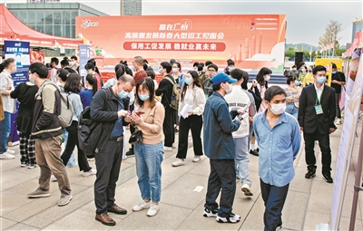 廣州市人力資源和社會(huì)保障局黨組書記、局長(zhǎng)王?。壕哿Α八膫€(gè)推動(dòng)” 作出人社新的更大貢獻(xiàn)