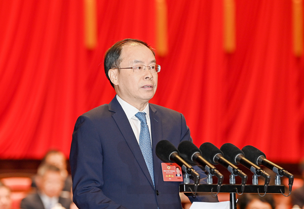 潘建國作政協(xié)第十四屆廣州市委員會常務(wù)委員會關(guān)于十四屆二次會議以來提案工作情況的報告