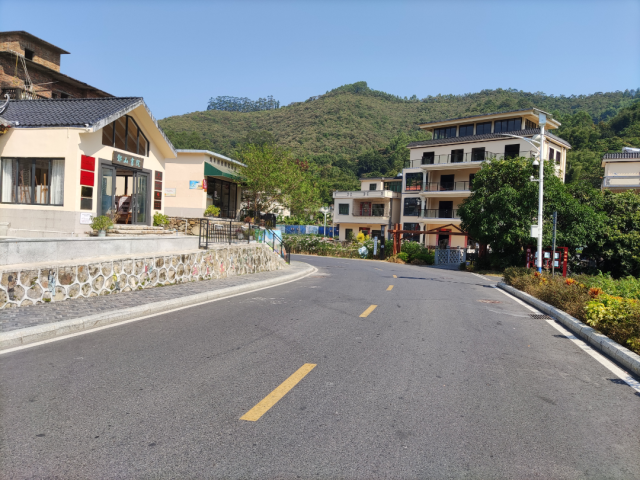 ▲小樓鎮(zhèn)鄧山村