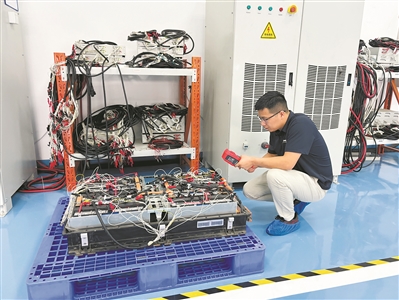 汽車電池 這樣“就醫(yī)” 記者探訪全國首家新能源汽車電池醫(yī)院