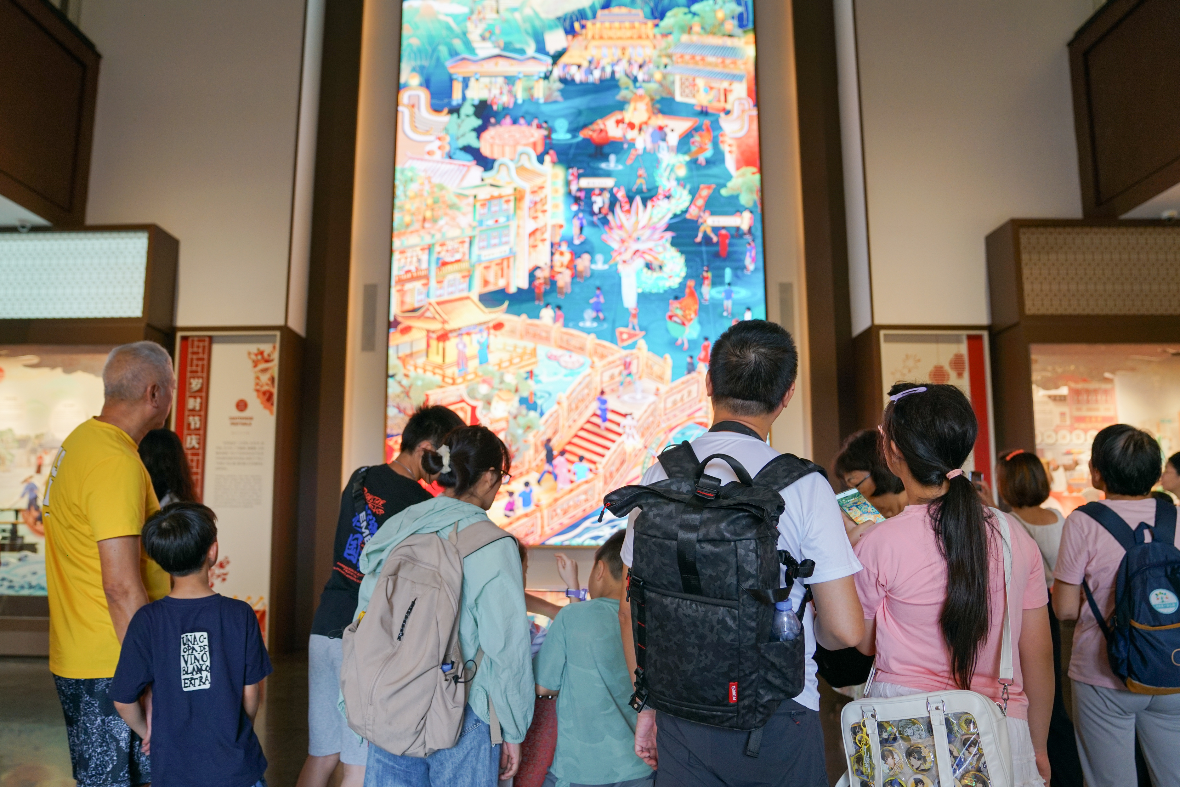 6-“花城百花開——廣州非物質(zhì)文化遺產(chǎn)展”的歲時(shí)節(jié)慶圖軸.jpg