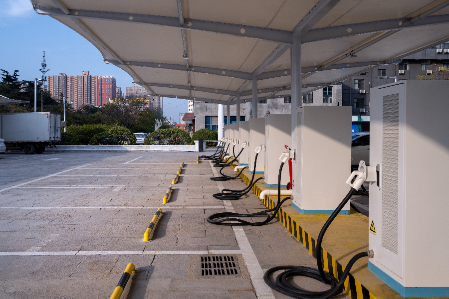 “人找樁”到“樁找人” 春運(yùn)期間公路沿線充電不發(fā)愁