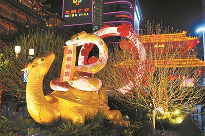 廣州各區(qū)迎春花市陸續(xù)開放 處處洋溢濃濃年味