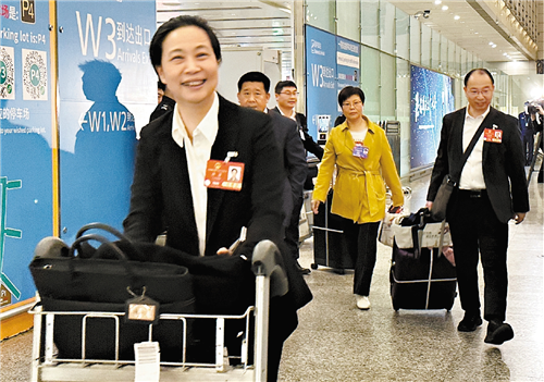 廣東代表團(tuán)圓滿完成大會各項(xiàng)議程后馬不停蹄返穗