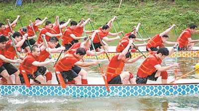 廣州多地“起龍” 龍船“重出江湖”