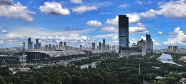 2024年6月23日，一場雨后，廣州琶洲會展上空藍天白云。荀建群 攝