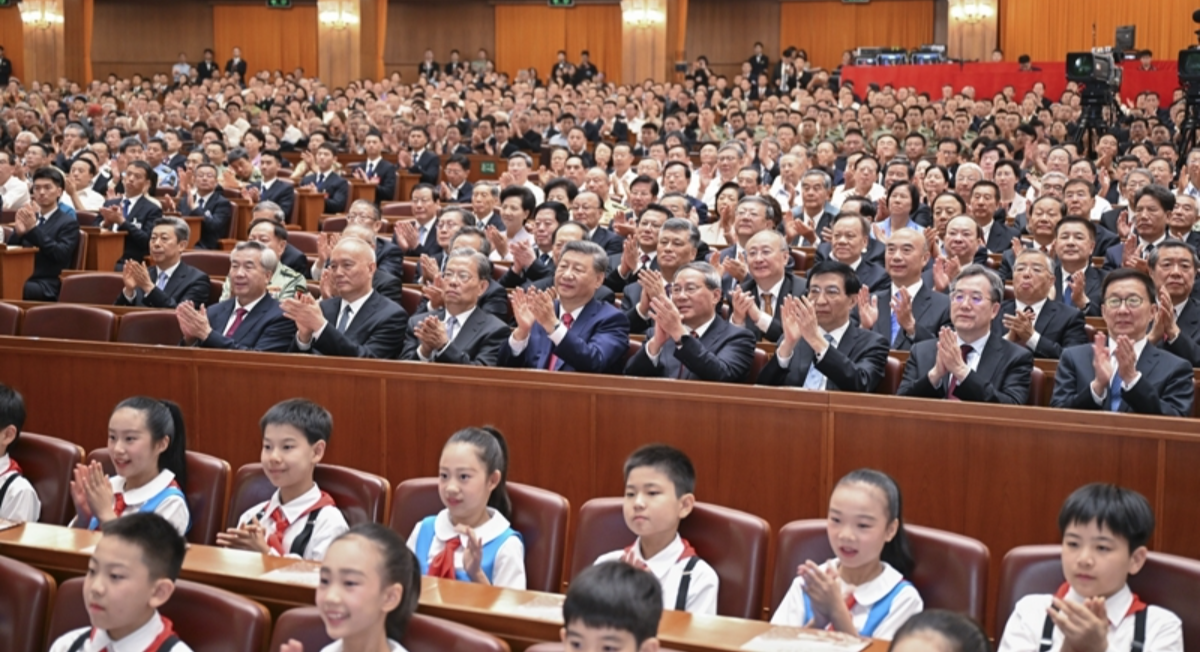 紀(jì)念中國(guó)人民抗日戰(zhàn)爭(zhēng)暨世界反法西斯戰(zhàn)爭(zhēng)勝利80周年文藝晚會(huì)《正義必勝》在京隆重舉行 習(xí)近平等出席觀看
