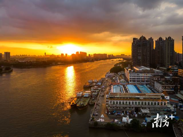 黃沙水產(chǎn)舊市場位于荔灣區(qū)黃沙大道。