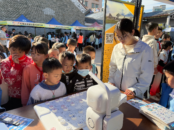 圖11.高新技術(shù)展區(qū)3.JPG