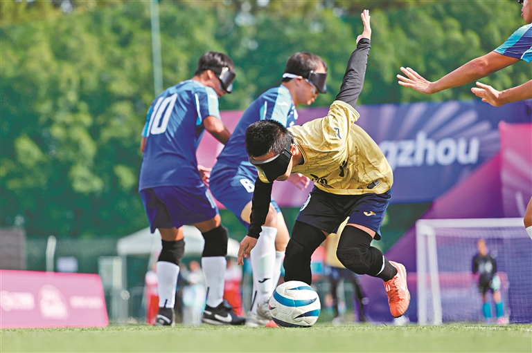 廣東盲人足球隊(duì)披金戴銀 在家門口圓夢