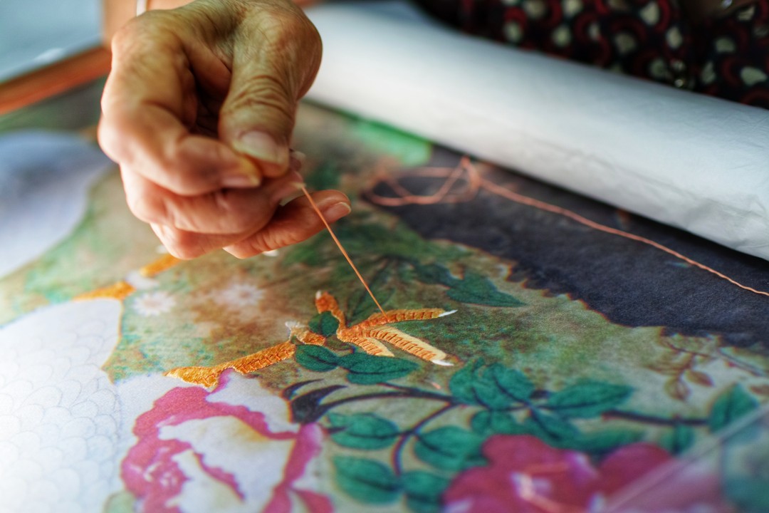 王維宣20220808梁桂開(kāi)省級(jí)代表性 國(guó)家級(jí)非遺項(xiàng)目廣繡的傳承人 (7)